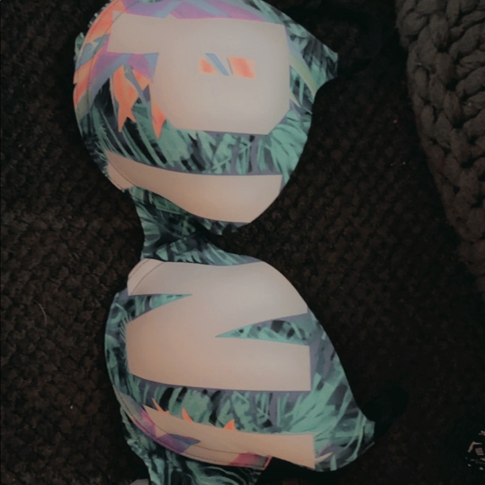 Brand new Victorias Secret bra 32 DD. Baby blue white letters